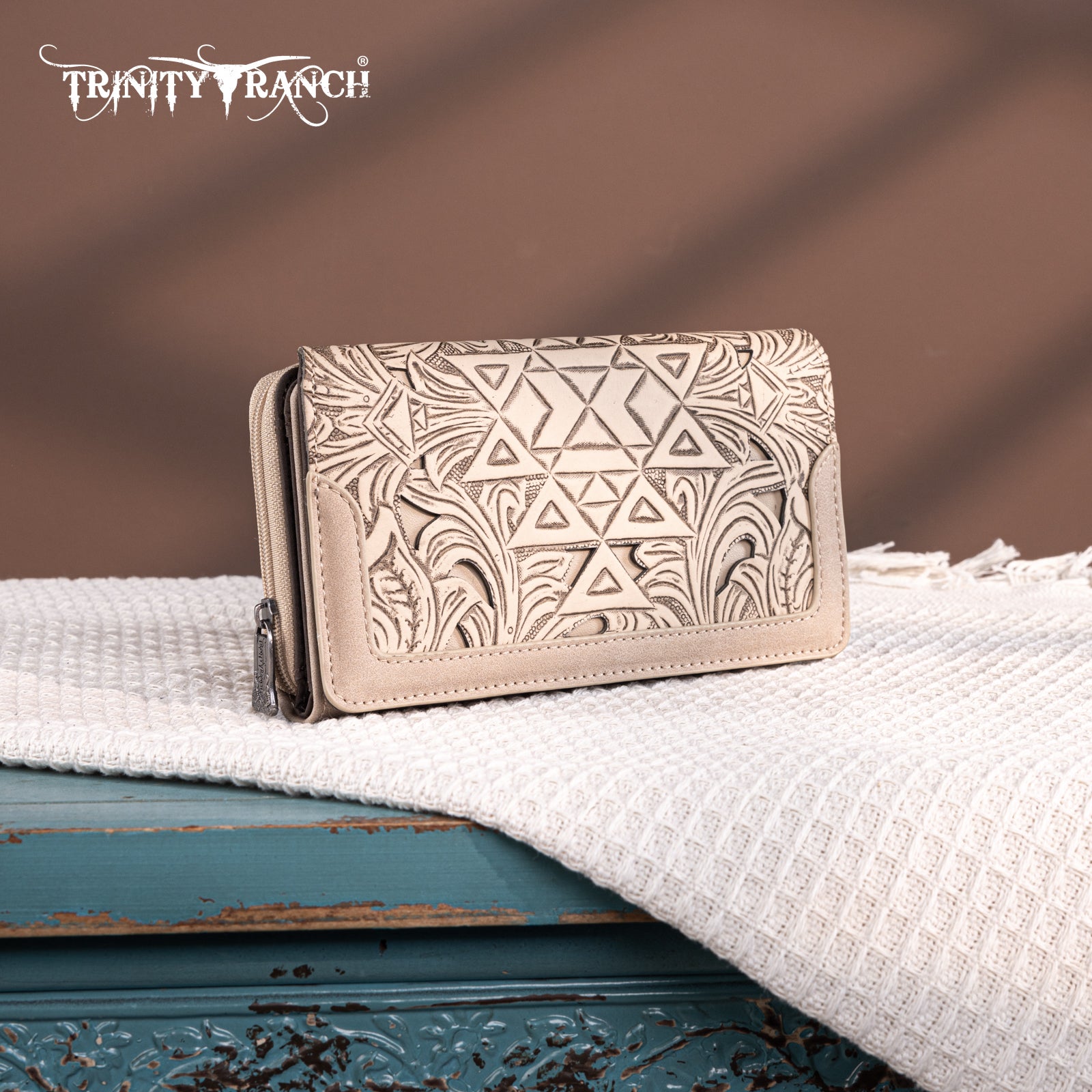 TR190-W010 Trinity Ranch Floral Aztec Tooled Collection Wallet ...