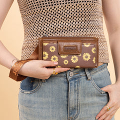 WG316-W013BR   Wrangler Sunflower Print Card Wallet/Wristlet - Brown