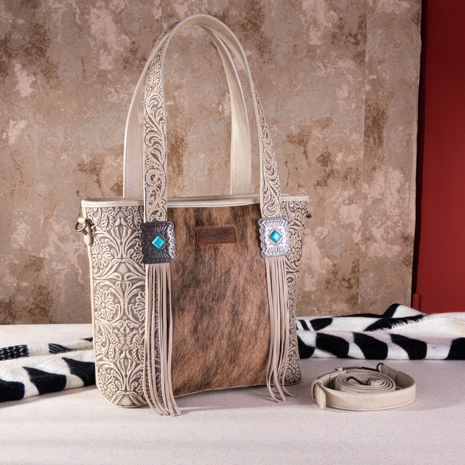 WG66 G2002 Wrangler Hair On Cowhide Vintage Floral Concealed Carry Tot MONTANA WEST U.S.A