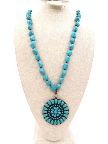 NKS190203-02 BLU-TURQ/BRS Blue-turquoise bead knotted necklace with blue-turquoise brass plated round flower pendent